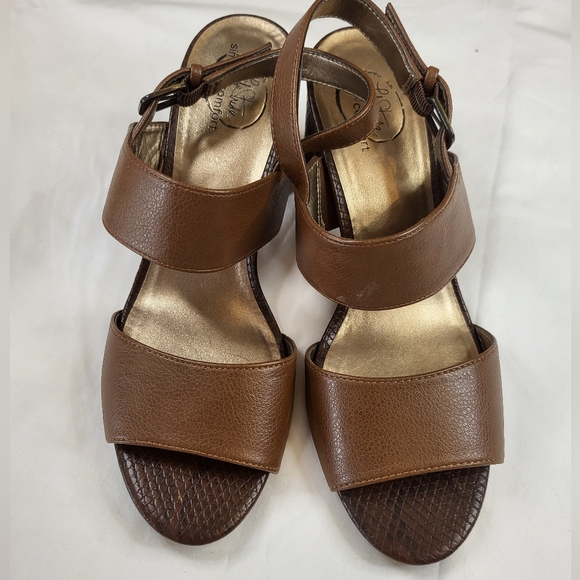 Life Stride Block Heel Sandals - Picture 2 of 10